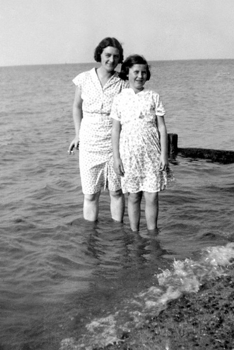 BETTY & DI beach.jpg